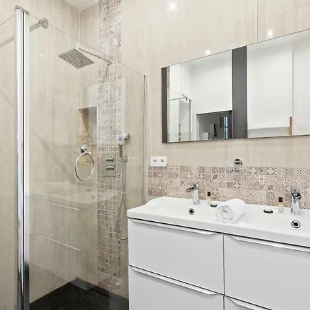 Stunning Haussmannien In By Guestready